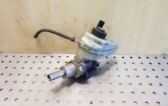 Master brake cylinder