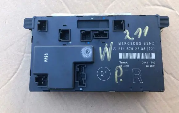 Mercedes-Benz E W211 Door control unit/module 2118702285