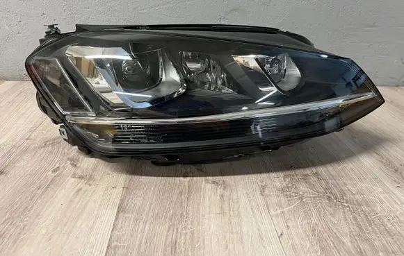 Volkswagen Golf VII Headlight/headlamp 90045128