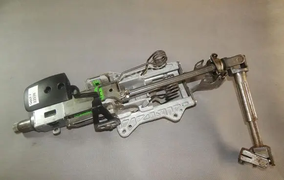 Steering wheel axle set