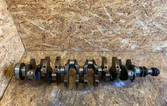 Mercedes-Benz E W124 Crankshaft 103031058