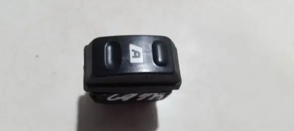 Citroen Xsara Picasso Electric window control switch 22681