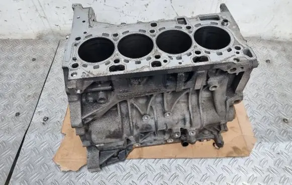 BMW X3 E83 Engine block 7811138 N47D20C