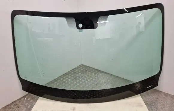 Renault Master III Front windscreen/windshield window 43R001531 E000039