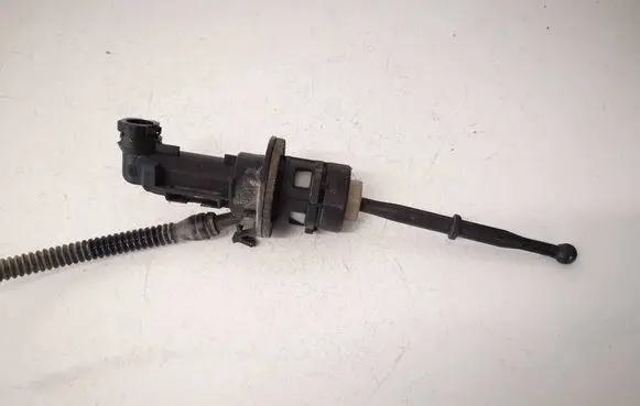 Volkswagen PASSAT B6 Clutch master cylinder 3C0721388D