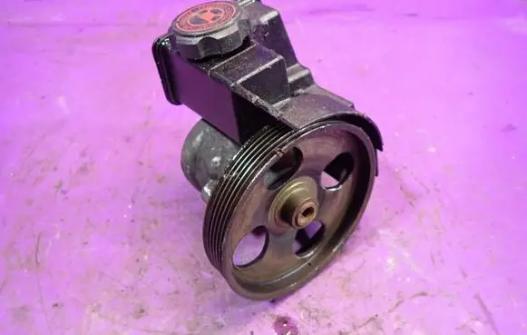 Peugeot 206 CC Power steering pump