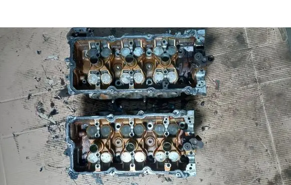Nissan Pathfinder R50 Engine head