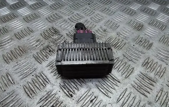 Opel Astra H Glow plug pre-heat relay 55354141 51299018B