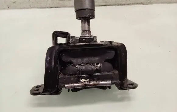 Citroen C5 Engine mount bracket 9646135380