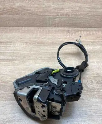 Toyota Avensis T270 Rear door lock A046693 N49G0806