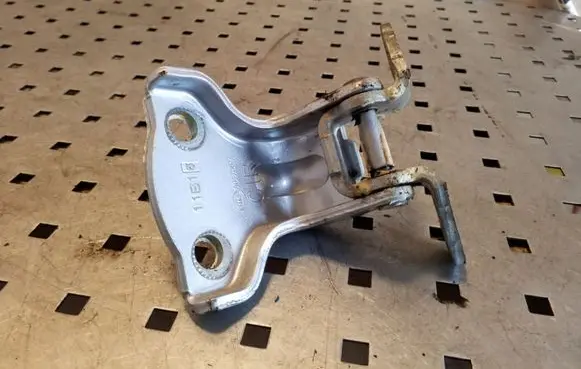 Opel Antara Rear door upper hinge