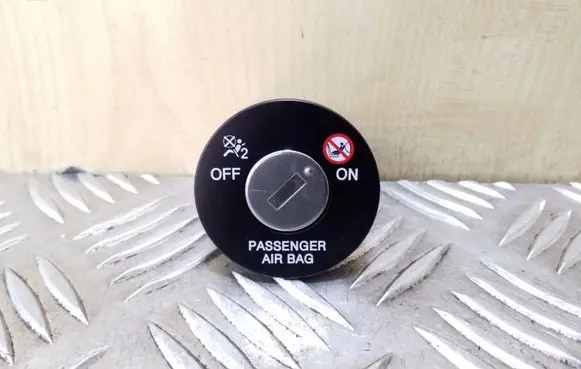 KIA Sportage Passenger airbag on/off switch 