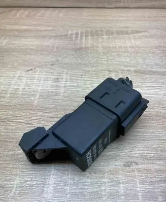 Seat Altea XL Glow plug pre-heat relay 038907281D 0281003038 WITHPLUG
