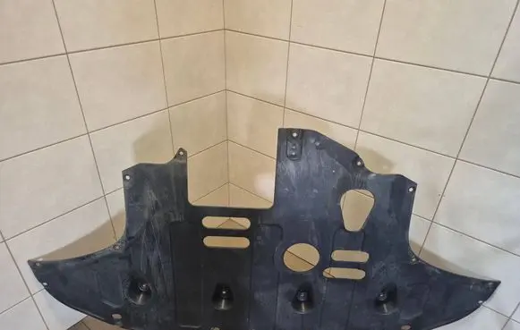 Hyundai i30 fastback Engine splash shield/under tray 29110G4701