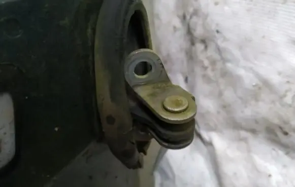 Ford Mondeo MK II Front door check strap stopper 