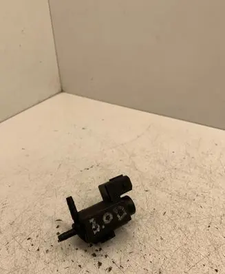 BMW 5 E39 Vacuum valve 72234100