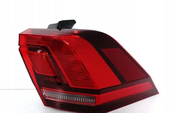 Volkswagen Tiguan Rear/tail lights 5NA945096E