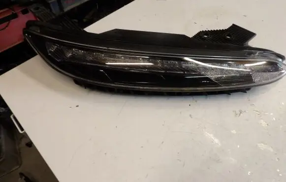 Hyundai Kona I Headlight/headlamp 92208J9600