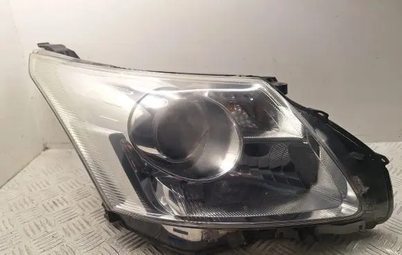 Toyota Avensis T270 Headlight/headlamp 8113005310 8112605310