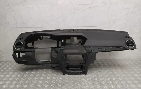 Mercedes-Benz C W204 Dashboard A2046805787
