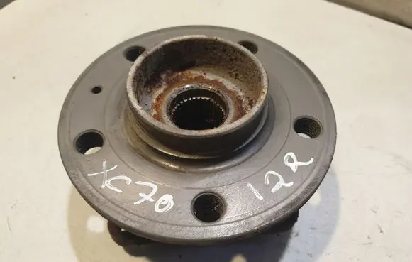 Volvo XC70 Rear wheel hub