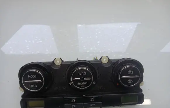 Volkswagen Touran I Climate control unit