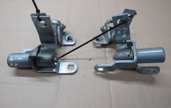 Ford S-MAX Front door upper hinge 
