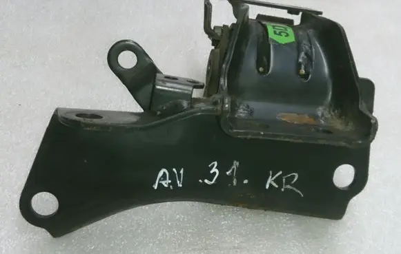Toyota Avensis T250 Engine mount bracket 123720R010