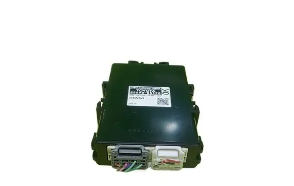 Toyota Avensis T270 Central body control module 8969005120