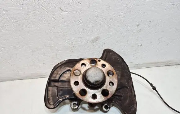 Mercedes-Benz C W204 Front wheel hub A2044202644