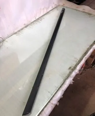 Hyundai Kona II Rubber seal front door window/glass 