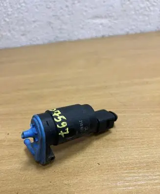 Mercedes-Benz E W210 Windscreen/windshield washer pump 2108691021 D7597