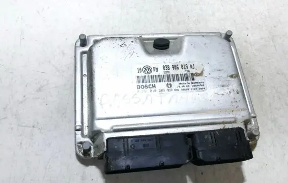 Volkswagen PASSAT B5 Engine control unit/module 038906019aj 0281010303