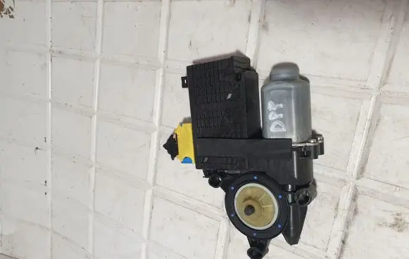 Citroen C4 I Picasso Front door window regulator motor 9682495780