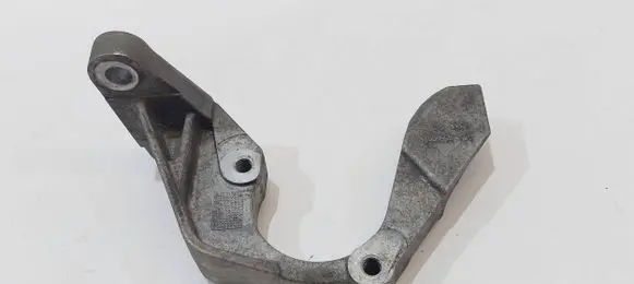 Opel Insignia A Engine mount bracket 55560071