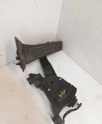Hyundai i40 Accelerator throttle pedal 0305C3Z000