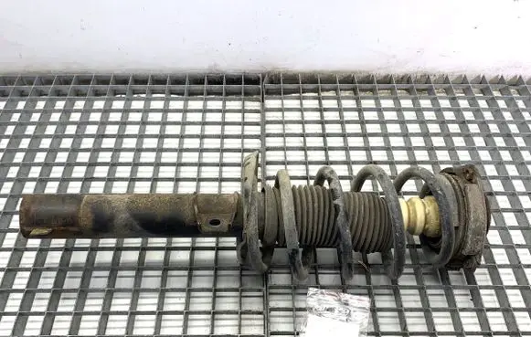 Volkswagen Touran I Front shock absorber/damper
