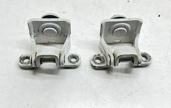 Skoda Octavia Mk3 (5E) Tailgate/trunk/boot hinge 5G6827301B