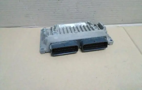 Renault Megane II Engine control unit/module ECU 8200647195