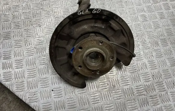 Mercedes-Benz CLA C117 X117 W117 Rear wheel hub 2460106