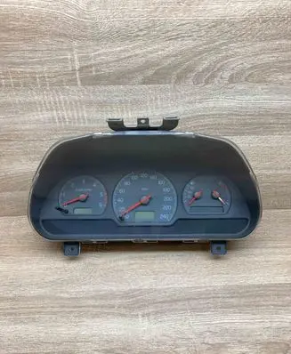 Volvo V40 Speedometer (instrument cluster) 30857484