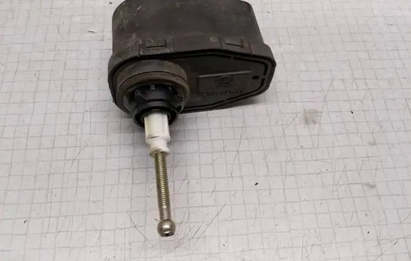 Audi 100 S4 C4 Headlight level adjustment motor 00437545
