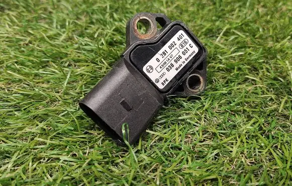 Volkswagen Tiguan Air pressure sensor 038906051C 0281002401