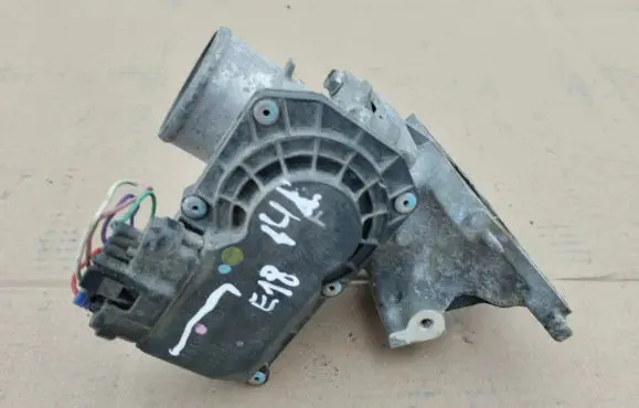 Toyota Auris E180 Throttle valve 261000N030