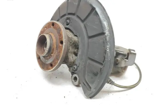 Audi Q3 8U Front wheel hub 