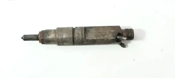 Audi A6 S6 C5 4B Fuel injector 028130201
