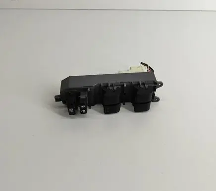 Toyota RAV 4 (XA40) Electric window control switch 8482042210