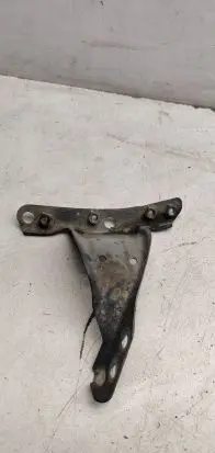 Audi A4 S4 B7 8E 8H Fender mounting bracket 8e082136A