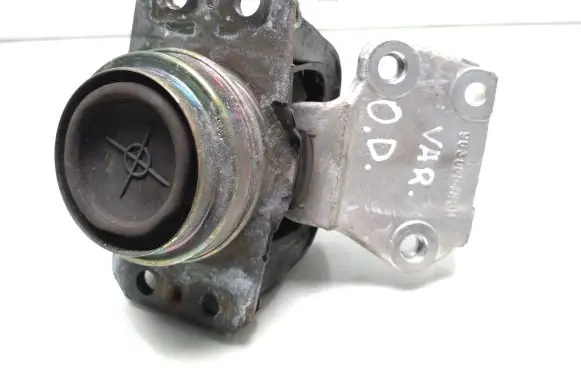 Citroen C4 I Engine mount bracket 9636854380