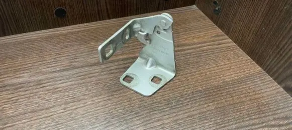 Nissan Primastar Engine bonnet/hood hinges 312083 65677